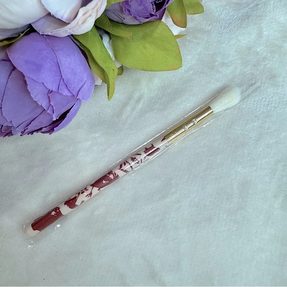 NWT SLMISSLAM Large Fluffy Bird Blending Brush